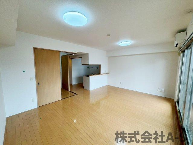 Gramercy Shirakawa Koenの居間・リビング