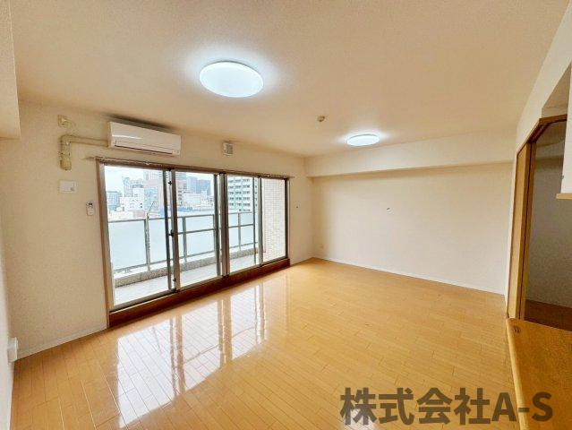 Gramercy Shirakawa Koenの居間・リビング