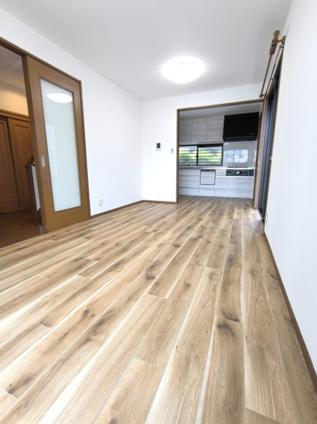 小束山本町４丁目　中古戸建の居間・リビング