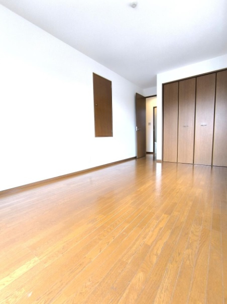 小束山本町４丁目　中古戸建の洋室