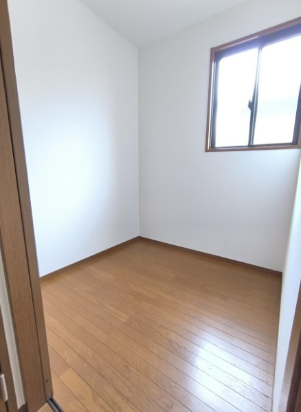 小束山本町４丁目　中古戸建の洋室