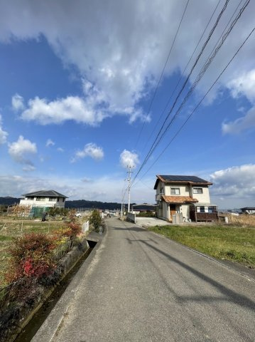 萩生 治良丸　売土地の前面道路含む現地写真