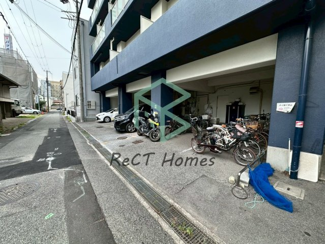 メゾンそれいゆの駐車場