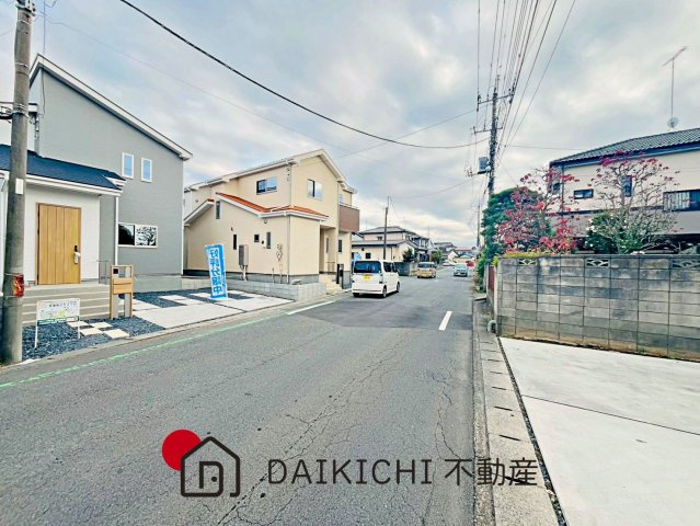 【前面道路含む現地写真】 | 加須市久下2丁目　いろどりアイタウン　新築戸建　全3棟　1号棟