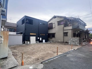 売土地　大東市中楠の里町（建築条件なし）の前面道路含む現地写真