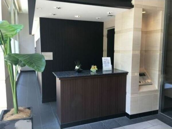 アパートメンツ江坂のエントランス