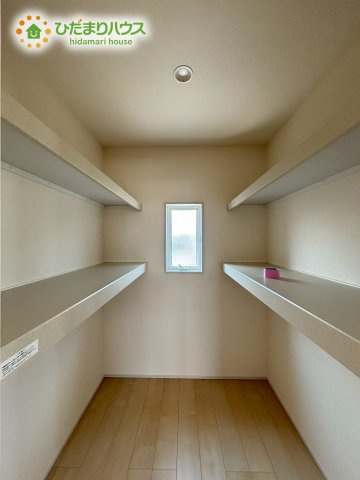 鴻巣市新井　第4　新築戸建　リーブルガーデン02の収納|バッグや小物などが収納できるWIC付き！