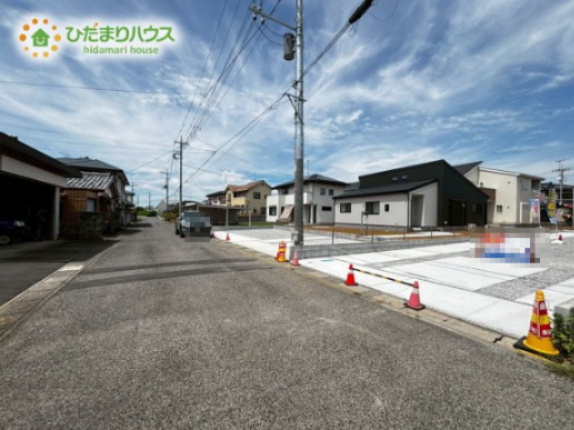 鴻巣市新井　第4　新築戸建　リーブルガーデン02の駐車場|前面道路6ｍ☆
車の出し入れもラクラク！