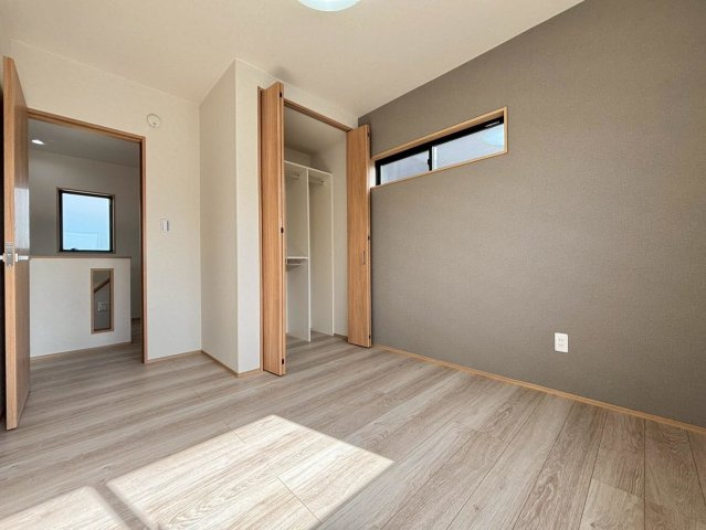 新築戸建　安八郡神戸　全5区画分譲の洋室|奥行のあるウォークインクローゼットは収納方法自由自在。家族の成長に合わせた収納が可能です。