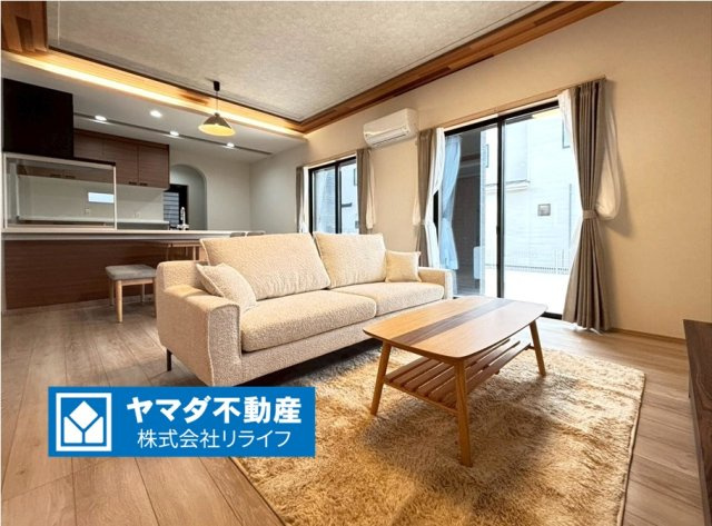 新築戸建　安八郡神戸　全5区画分譲の居間・リビング|大きな窓がリビング全体に光と風を運びます。