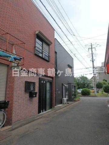 坂戸市千代田中古戸建の前面道路含む現地写真