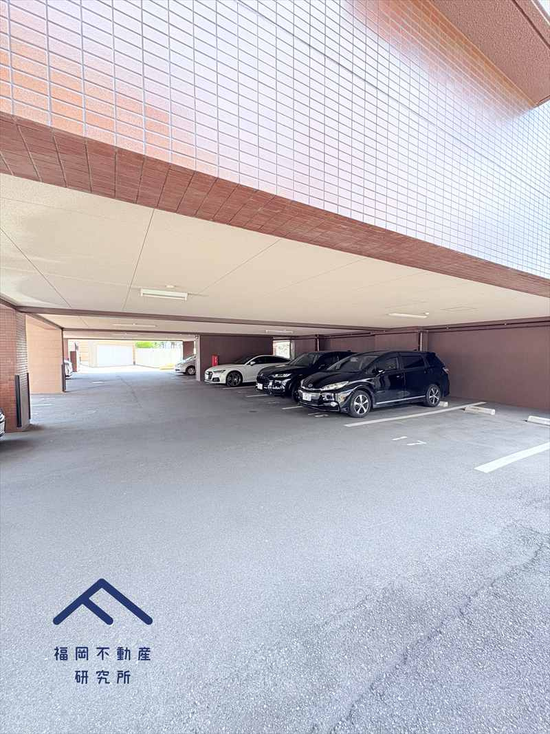 モントーレ春日の駐車場
