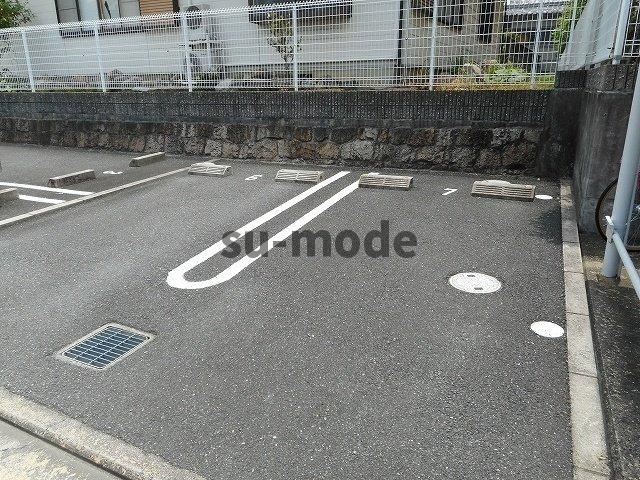 レジダンス・カメリアの駐車場
