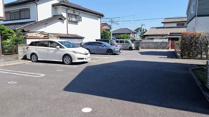 ルミナーレの駐車場