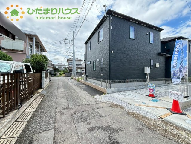 鴻巣市小松第3　新築戸建　リーブルガーデン02の前面道路含む現地写真|閑静な住宅街！