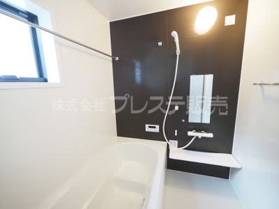 【浴室】 | 奈良市赤膚町の新築一戸建 全２区画 | 現地写真（１号地浴室）浴室暖房乾燥機を標準装備！