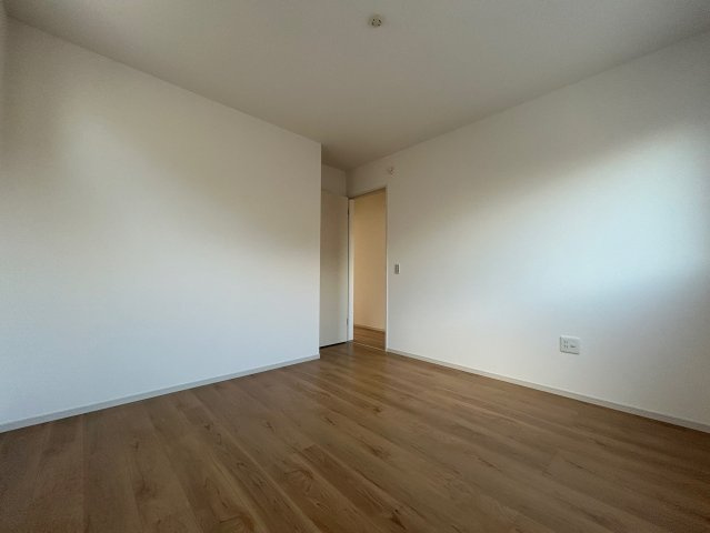 向日市寺戸町大牧　の洋室|2階納戸6.37帖
広めの納戸はお部屋としても充分お使いいただける広さとなっております。