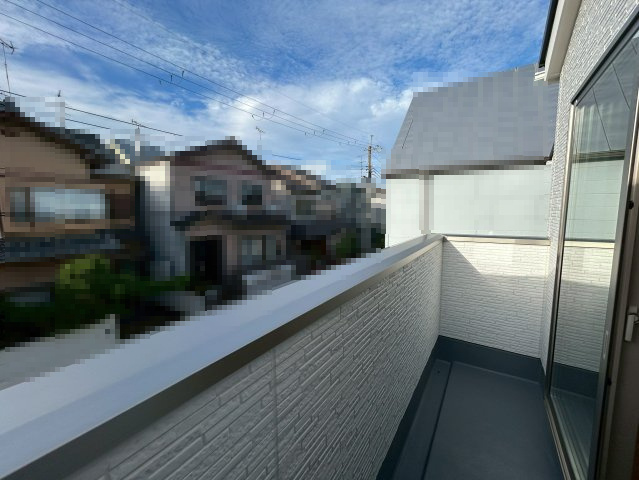 向日市寺戸町大牧　の展望|バルコニーからはご近所の住宅が見渡せます。