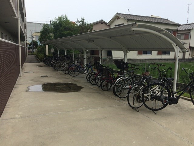 サンヴィラ24のその他共用部分|駐輪場も広いですバイク相談
