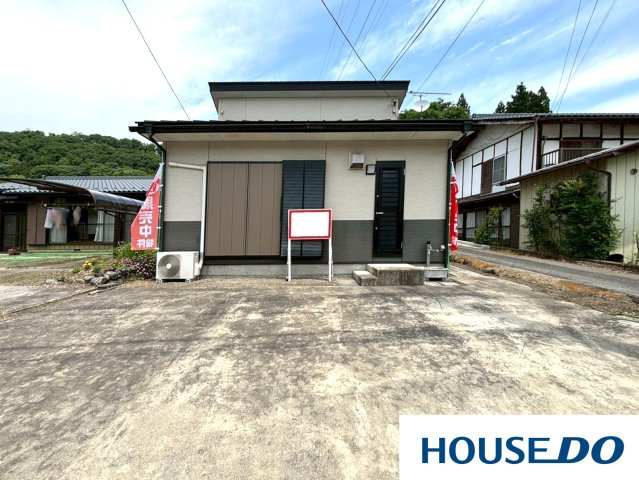 沼田市白沢町尾合　中古戸建の駐車場