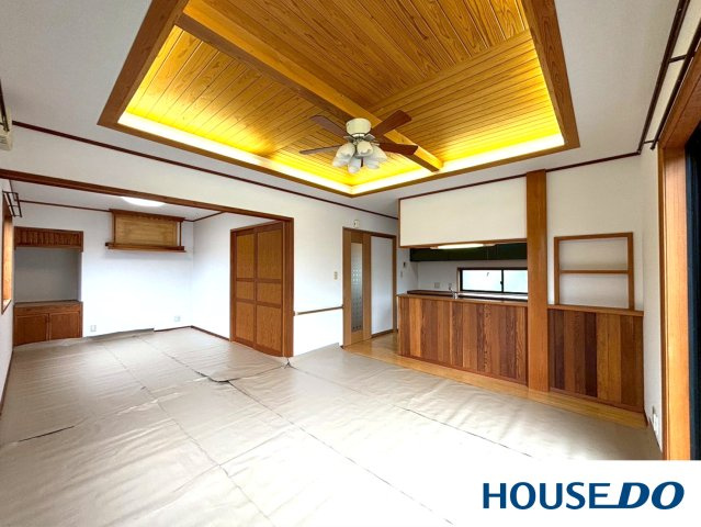 沼田市白沢町尾合　中古戸建の居間・リビング