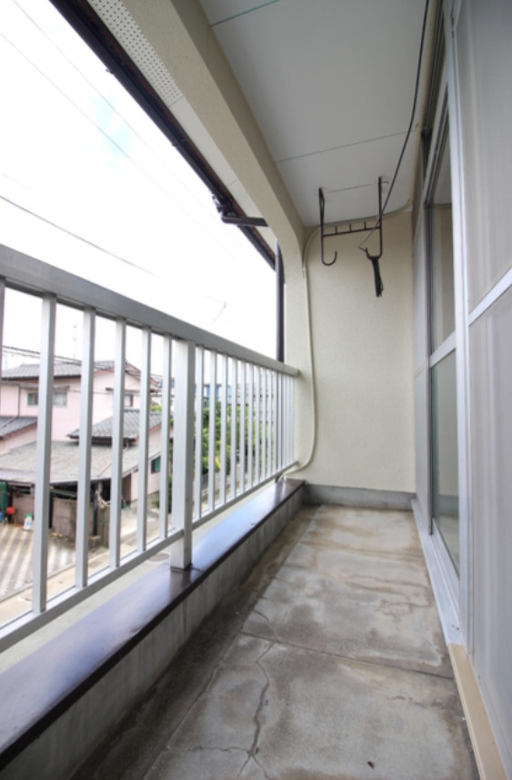 熊本市中央区帯山６丁目のアパートのバルコニー