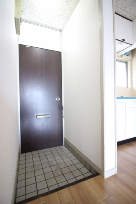 熊本市中央区帯山６丁目のアパートの玄関