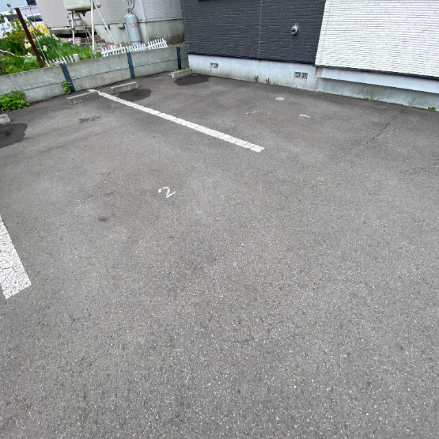 リバースマウンテン壱番館の駐車場