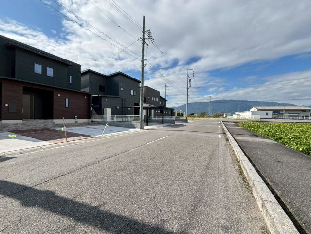 新築戸建　安八郡神戸　全5区画分譲の前面道路含む現地写真|■前面道路　■ヤマダ不動産　株式会社リライフ　
■夢のマイホーム購入をフルサポートします！