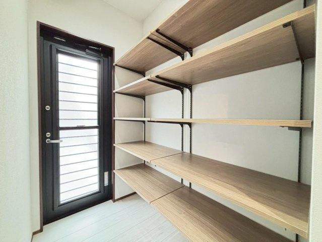 新築戸建　安八郡神戸　全5区画分譲の収納|奥様に嬉しいパントリー付き！