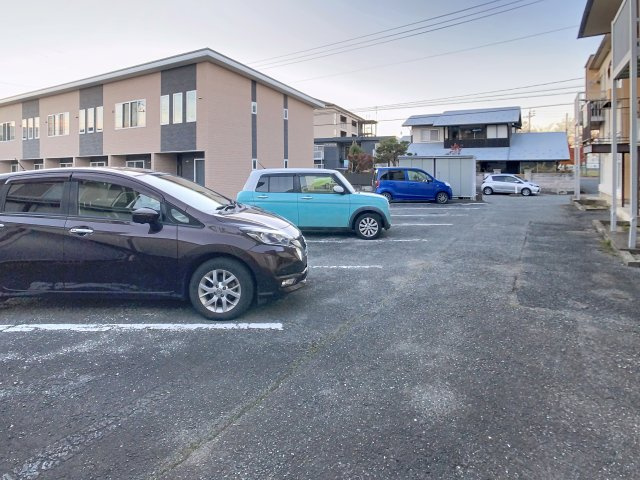ヤマシチハイツの駐車場
