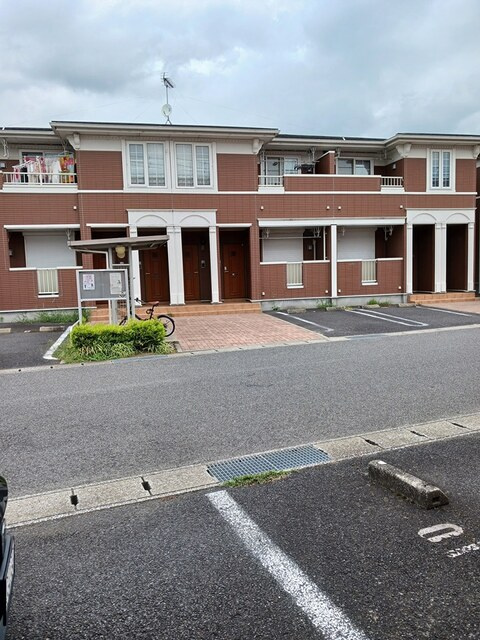 アヴニールXⅢの駐車場