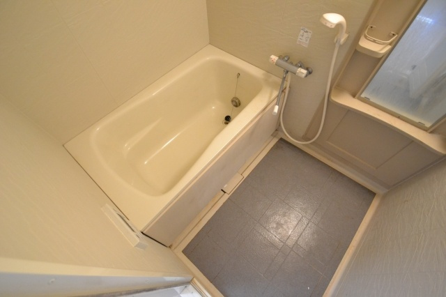 プレサンス新神戸の浴室