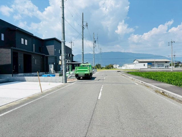 新築戸建　安八郡神戸　全5区画分譲の前面道路含む現地写真|■前面道路　■ヤマダ不動産　株式会社リライフ　
■夢のマイホーム購入をフルサポートします！
