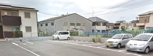 ミルグラシアスの駐車場