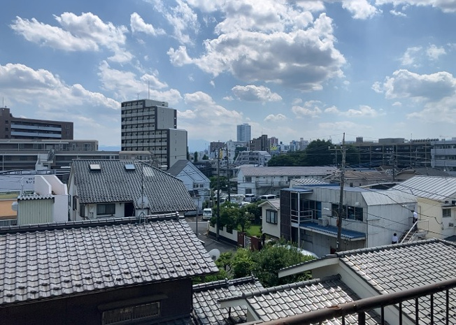 【展望】 | ヴェルドミール大和田 | 眺望の良さを楽しめるダイニングキッチンで家族団らんの時間を過ごしてはいかがでしょうか。バルコニーから見える景色を家族で眺める時間は、時間が経つのを忘れてしまいそうですね。是非、現地を見に行きましょう！