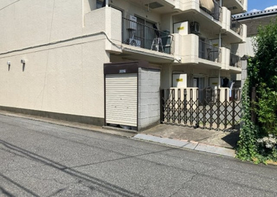 【設備】 | ヴェルドミール大和田 | 共有部分は、住民なら誰もが使える設備のこと。例えば駐車場やエレベーター、インターネット設備、セキュリティ設備などがあります。他にも、マンションの廊下・外部階段やエントランス・ゴミ置き場などがあります。