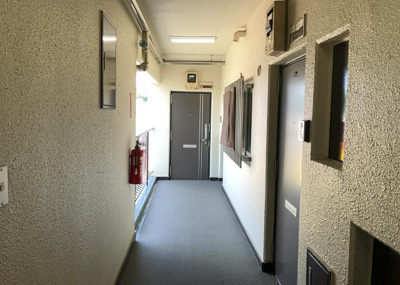 【その他共用部分】 | ヴェルドミール大和田 | 共有部分は、住民なら誰もが使える設備のこと。例えば駐車場やエレベーター、インターネット設備、セキュリティ設備などがあります。他にも、マンションの廊下・外部階段やエントランス・ゴミ置き場などがあります。