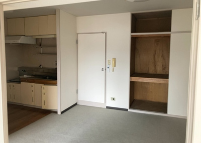 【ダイニング】 | ヴェルドミール大和田 | ダイニングは、食事や家族の団らんスペースとしてだけではなく、ほかの用途としても使用することができます。ダイニングテーブルを置き、食事のためのスペースを作ることでリビングとの差別化を図ることができます。