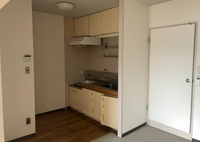 【キッチン】 | ヴェルドミール大和田 | L型アイランドタイプは、キッチンからダイニングにもリビングにも目が行き届くので、とても使いやすい配置です。L字型独立タイプは、キッチンを独立させてるためLDKというよりもLDといった様なイメージです。