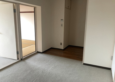 【居間・リビング】 | ヴェルドミール大和田 | リビングの間取りの種類は大きくわけてリビングとダイニングが別になっているタイプ、リビングダイニング一体型です。どちらも一長一短ですので、家を選ぶ時はその両面をチェックして決めるようにしましょう。