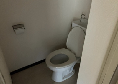 【トイレ】 | ヴェルドミール大和田 | トイレは大きさや形、機能、抗菌性などが異なる多種多彩なタイプが各メーカーから出ています。それぞれに良さがあるため、事前にどういったタイプのトイレがいいのかをご家庭内で決めて、内見に行くといいでしょう。