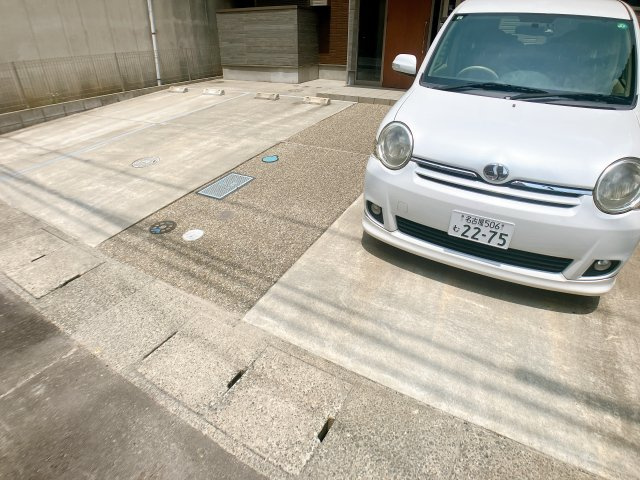 セントラル御幸の駐車場