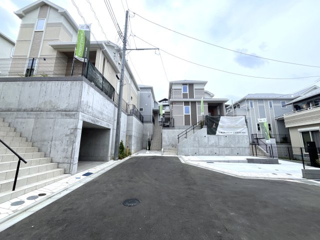 フォレストタウン青葉台の前面道路含む現地写真