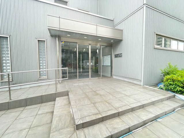 GA豊田ビルのエントランス