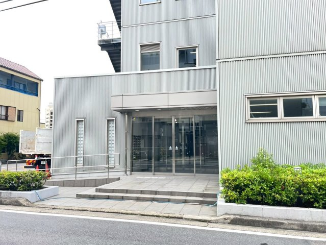 GA豊田ビルのエントランス