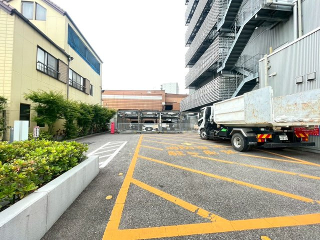 GA豊田ビルの駐車場