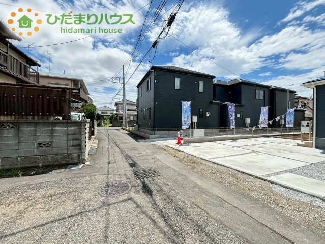 鴻巣市小松第3　新築戸建　リーブルガーデン01の前面道路含む現地写真