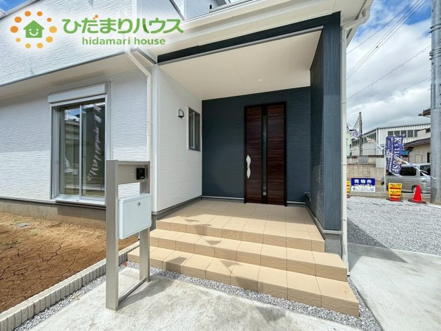 鴻巣市小松第3　新築戸建　リーブルガーデン01のエントランス