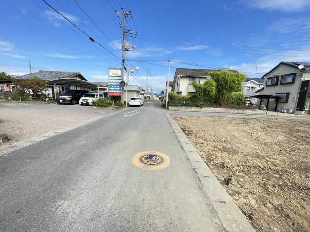 売地・住宅用地　太田市安良岡町　建築条件なし　北の杜学園の前面道路含む現地写真|閑静な住宅街の一角です！